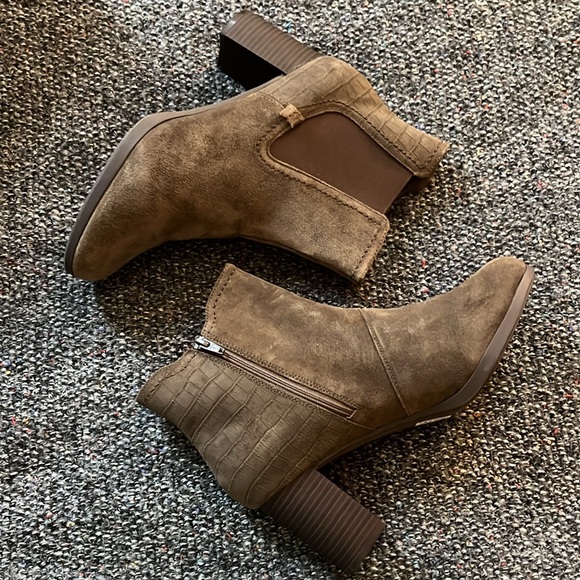 Clarks Bayla Rose Boot Slate Suede size 11M NWT IN BOX!!! - Picture 3 of 13